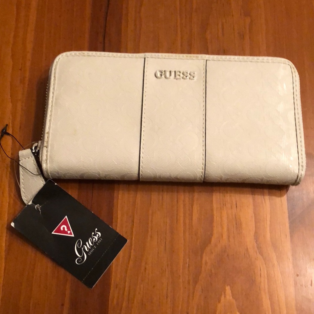 GUESS WALLET .